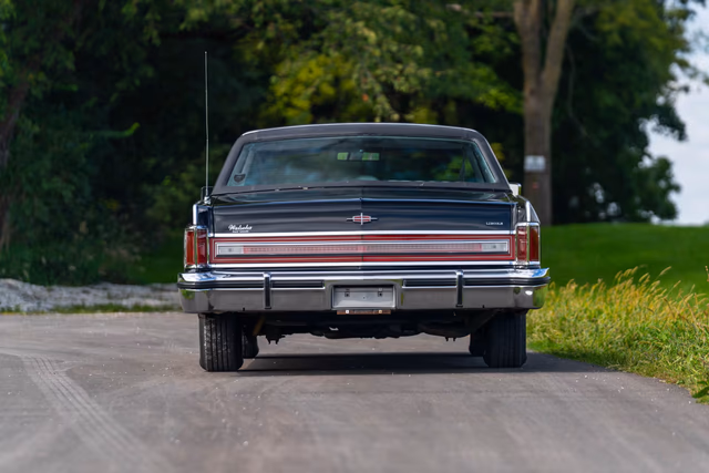 1977 LINCOLN TOWN CAR COUPE 