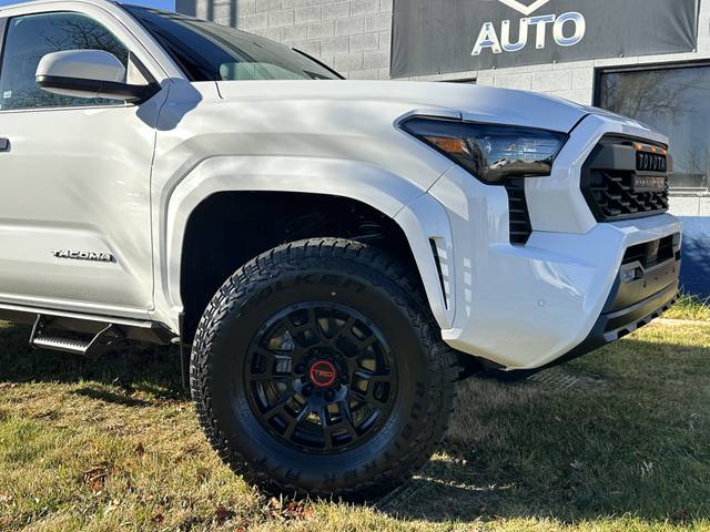 2024 Toyota Tacoma SR5 4WD