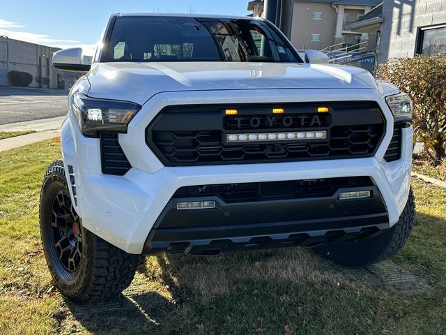 2024 Toyota Tacoma SR5 4WD