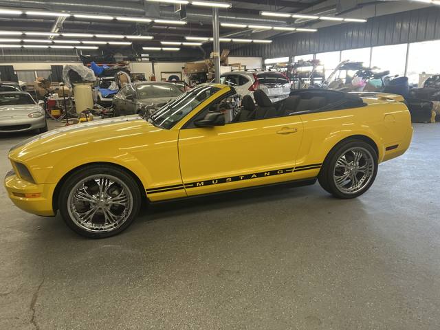 2005 Ford Mustang V6 Premium Convertible