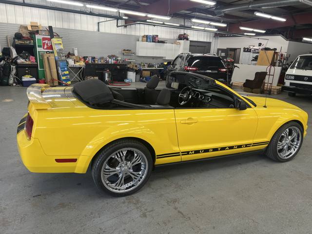 2005 Ford Mustang V6 Premium Convertible
