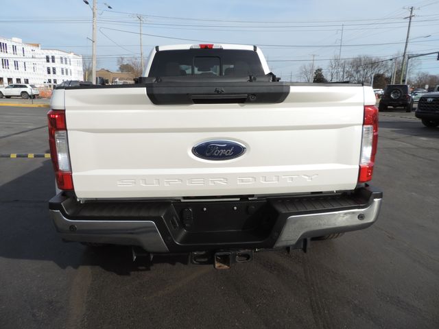 2019 Ford F-350 SD Crew Cab Lariat FX4 DRW 4WD 