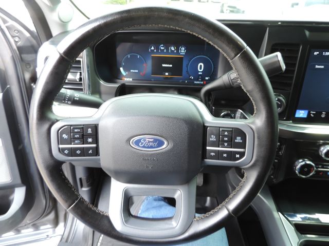 2025 Ford F-350 SD Crew Cab Lariat Flatbed DRW 4WD