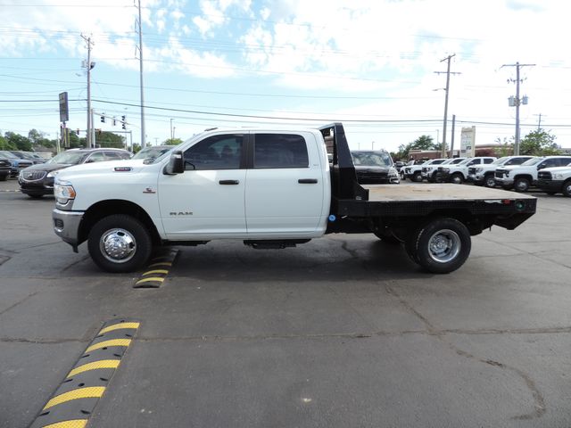 2024 RAM 3500 Crew Cab SLT Flatbed DRW 4WD