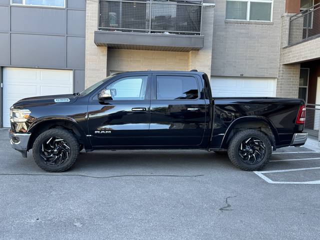 2022 RAM 1500 Laramie Crew Cab SWB 4WD