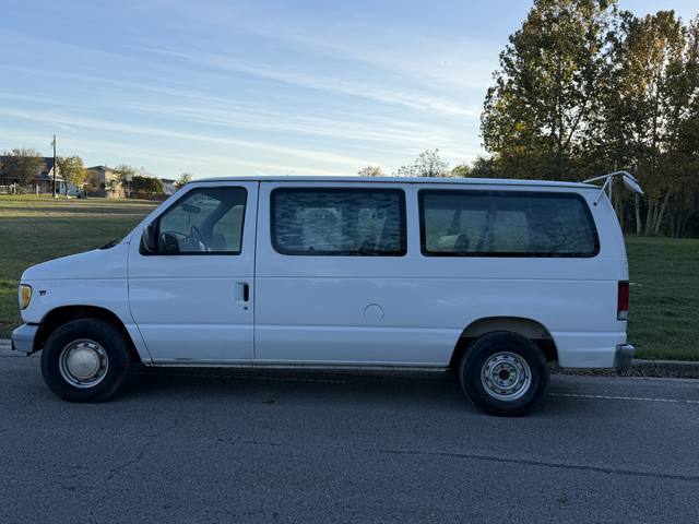2000 Ford Econoline Wagon E-150 XLT