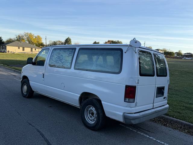 2000 Ford Econoline Wagon E-150 XLT