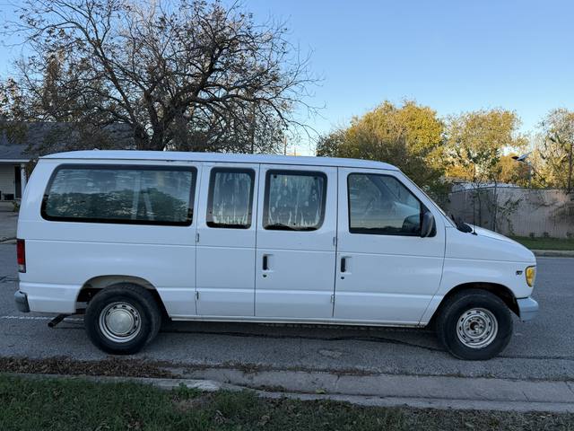 2000 Ford Econoline Wagon E-150 XLT