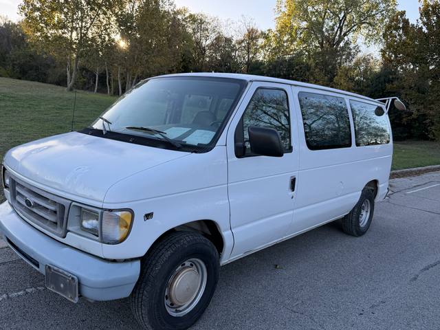 2000 Ford Econoline Wagon E-150 XLT