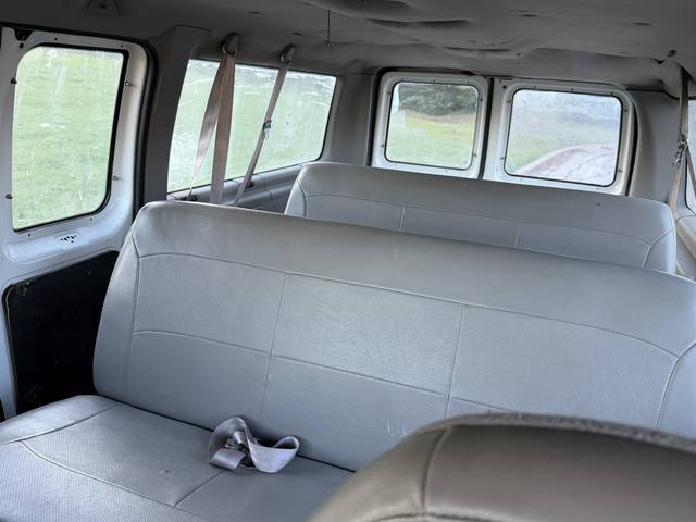 2000 Ford Econoline Wagon E-150 XLT