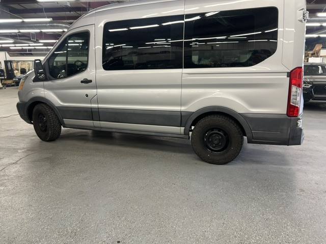 2015 Ford Transit 150 Wagon Med. Roof XLT w/Sliding Pass. 130-in. WB
