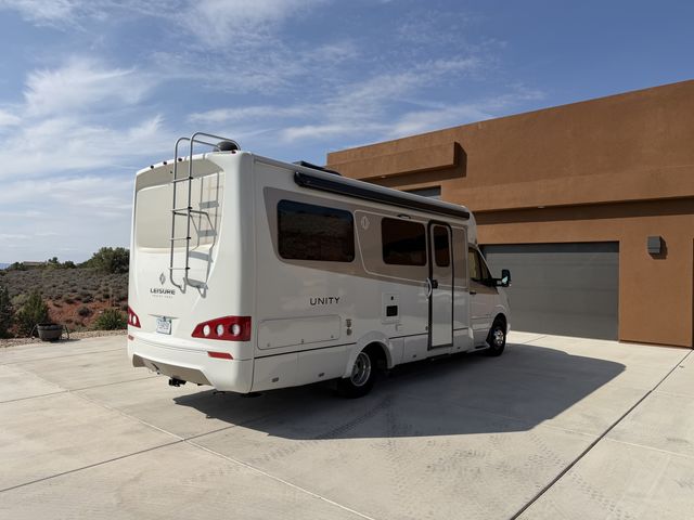 2018 Mercedes-Benz Leisure Travel Unity U24FX