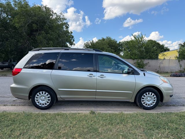 2007 Toyota Sienna LE FWD 8-Passenger Seating