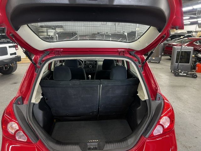 2011 Nissan Versa 1.8 S Hatchback