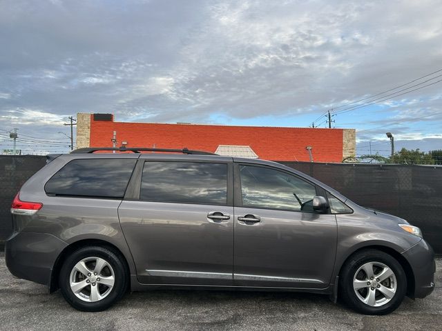 2013 Toyota Sienna LE FWD 8-Passenger V6