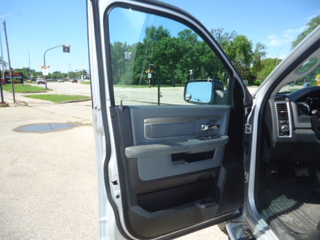 2015 RAM 1500 SLT Crew Cab SWB 4WD