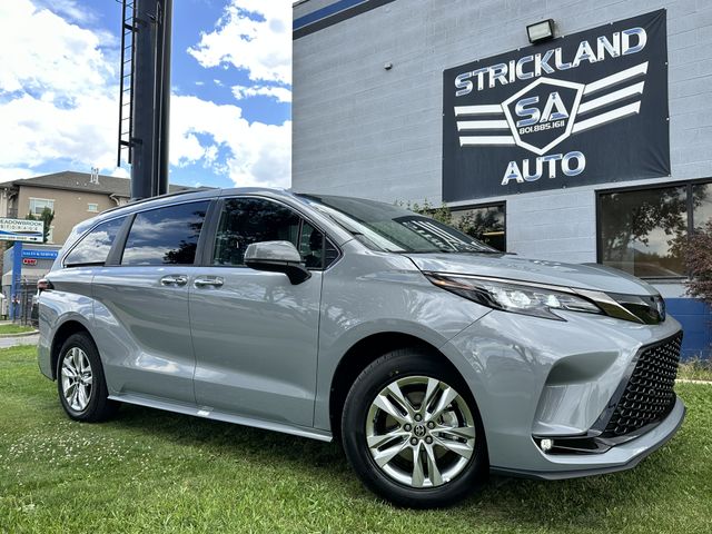 2022 Toyota Sienna XLE Woodland Edition AWD