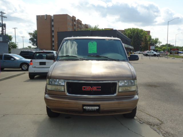 2005 GMC Safari Passenger Van