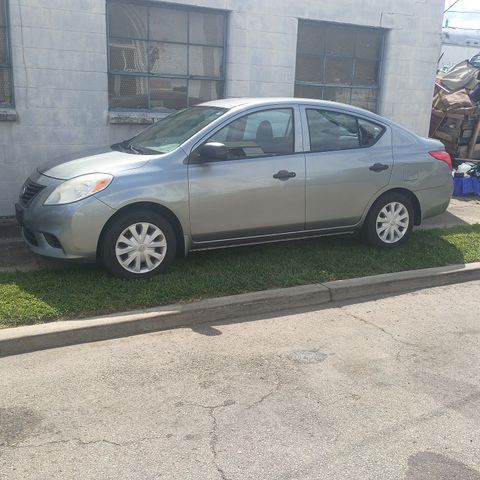 2013 Nissan Versa 1.6 S Plus