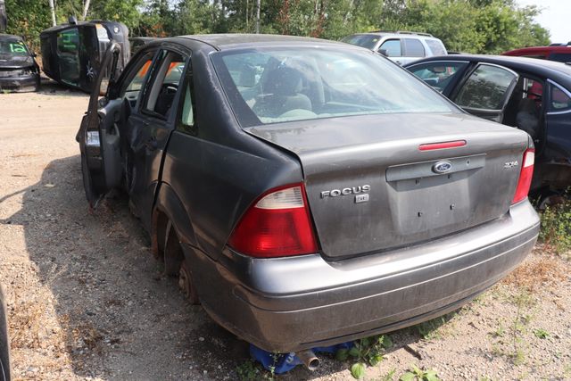 2005 Ford Focus ZX4 SES