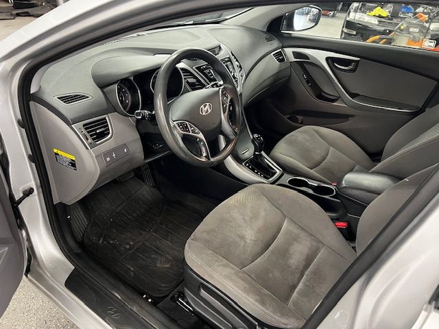 2016 Hyundai Elantra SE 6AT