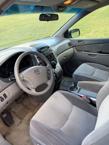 2007 Toyota Sienna LE FWD 8-Passenger Seating