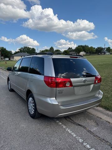 2007 Toyota Sienna LE FWD 8-Passenger Seating