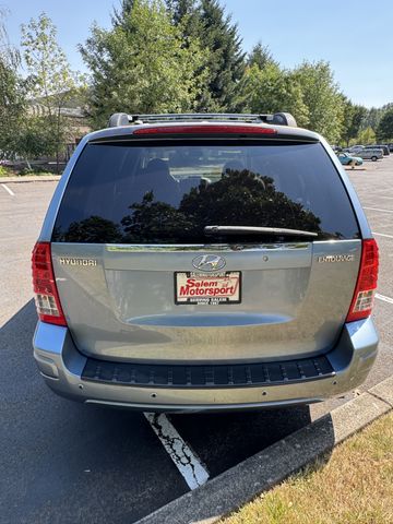 2008 Hyundai Entourage GLS