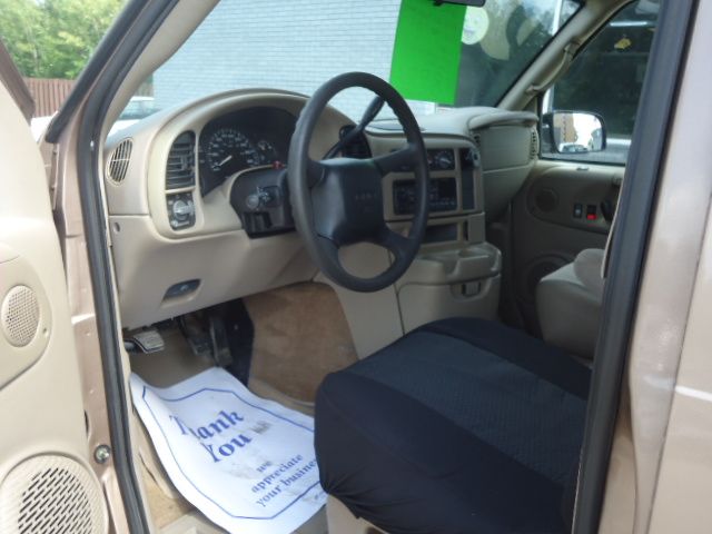 2005 GMC Safari Passenger Van