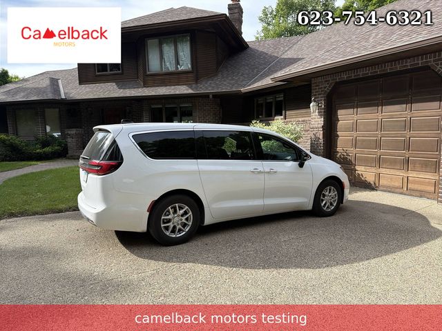 2026 Chrysler Pacifica Select