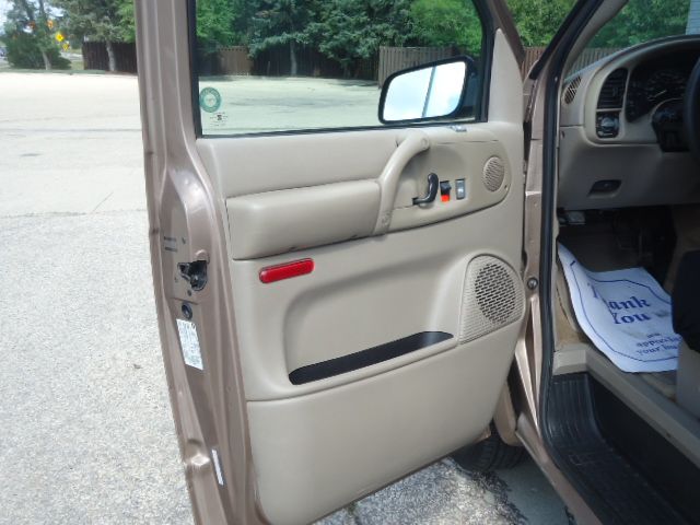 2005 GMC Safari Passenger Van