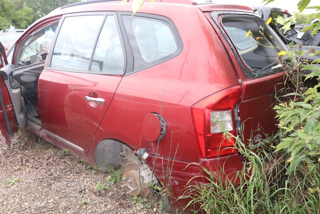 2007 Kia Rondo Base