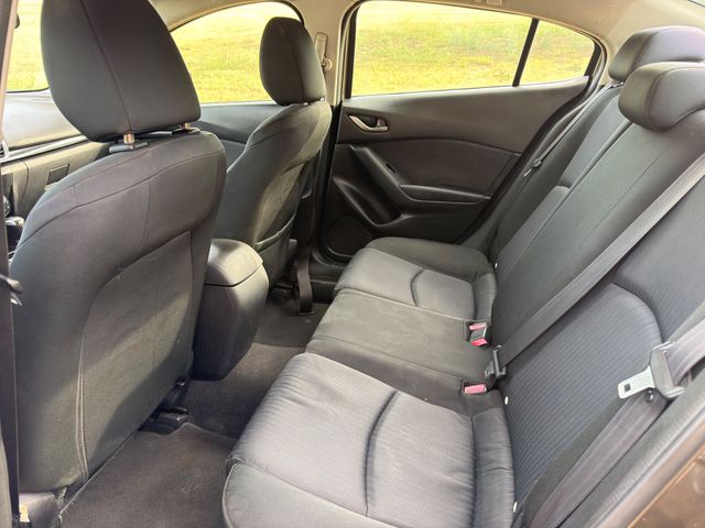 2015 Mazda MAZDA3 i Sport MT 4-Door