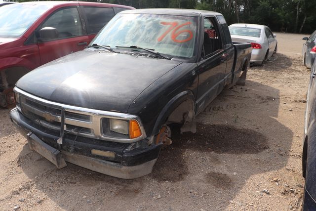 1995 Chevrolet S10 Pickup LS Ext. Cab Short Bed 2WD