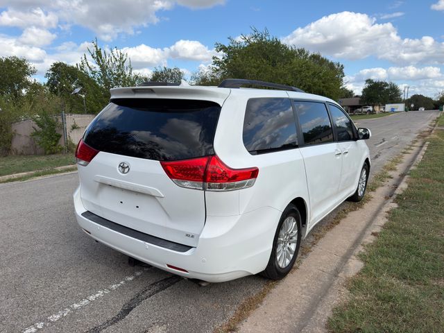 2011 Toyota Sienna XLE Mobility Access 7-Pass V6
