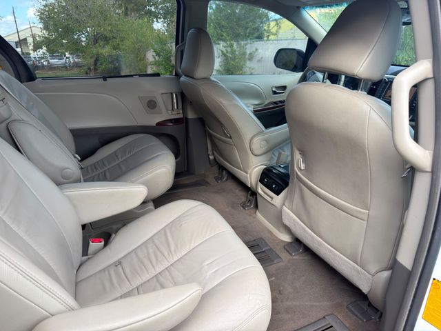 2011 Toyota Sienna XLE Mobility Access 7-Pass V6