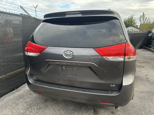 2013 Toyota Sienna LE FWD 8-Passenger V6