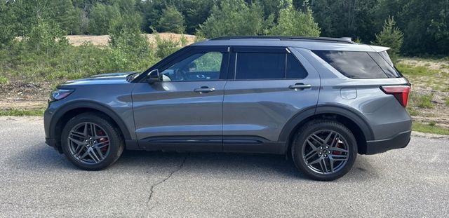 2025 Ford Explorer ST-Line AWD