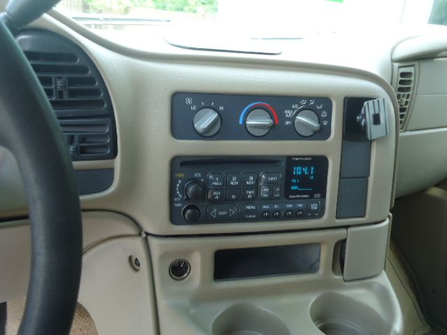 2005 GMC Safari Passenger Van