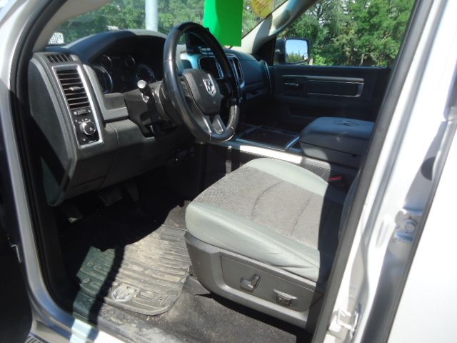 2015 RAM 1500 SLT Crew Cab SWB 4WD