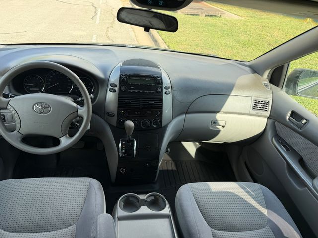 2006 Toyota Sienna LE 8-Passenger