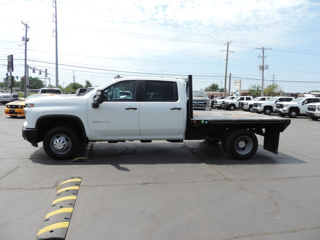 2024 Chevrolet Silverado 3500HD Crew Cab W/T Flatbed DRW 4WD