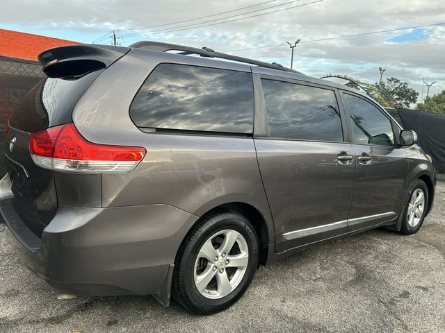2013 Toyota Sienna LE FWD 8-Passenger V6