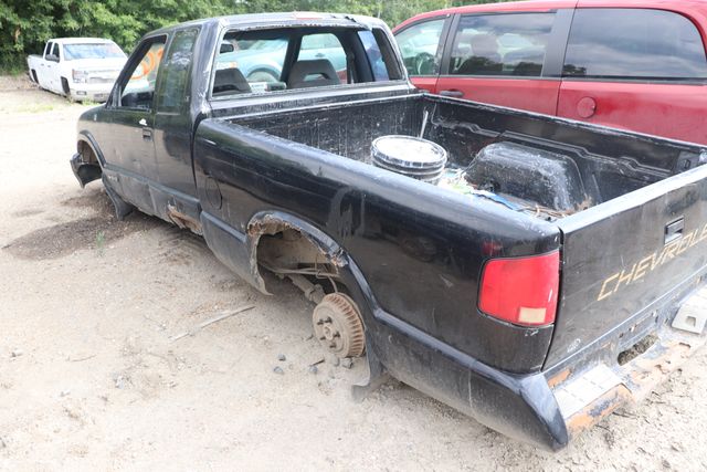 1995 Chevrolet S10 Pickup LS Ext. Cab Short Bed 2WD
