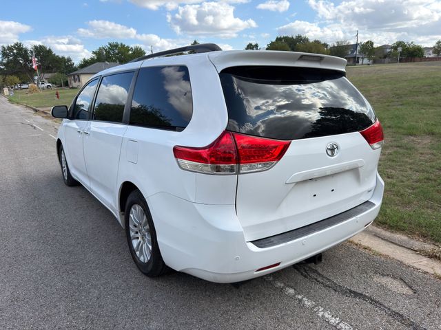 2011 Toyota Sienna XLE Mobility Access 7-Pass V6