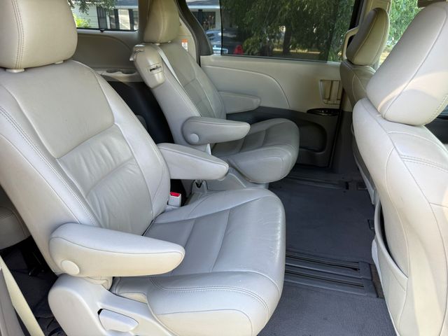2015 Toyota Sienna Limited Premium FWD 8-Passenger V6