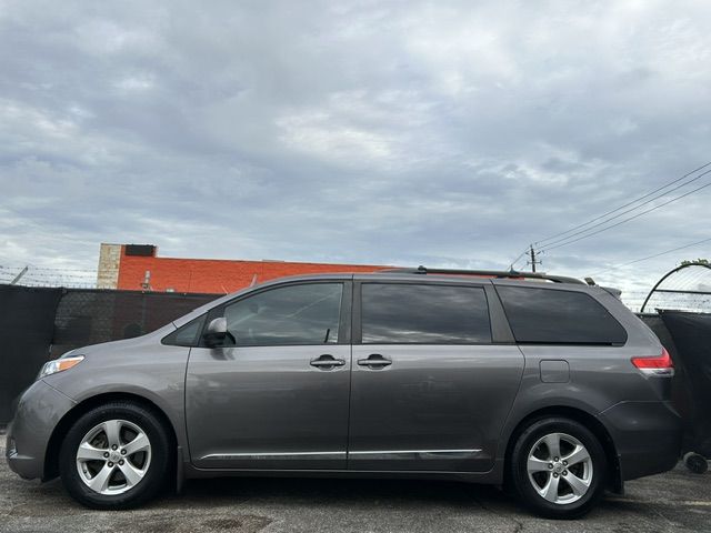 2013 Toyota Sienna LE FWD 8-Passenger V6