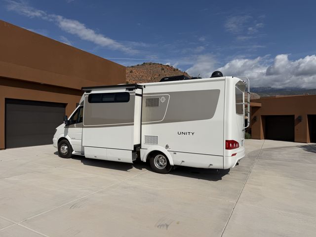 2018 Mercedes-Benz Leisure Travel Unity U24FX