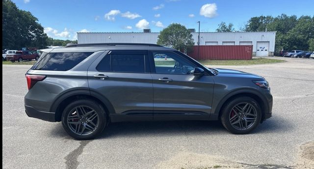 2025 Ford Explorer ST-Line AWD