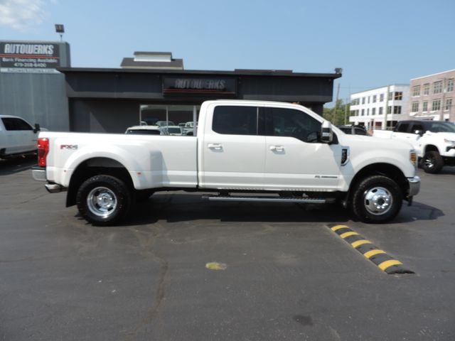 2019 Ford F-350 SD Crew Cab Lariat DRW FX4 4WD